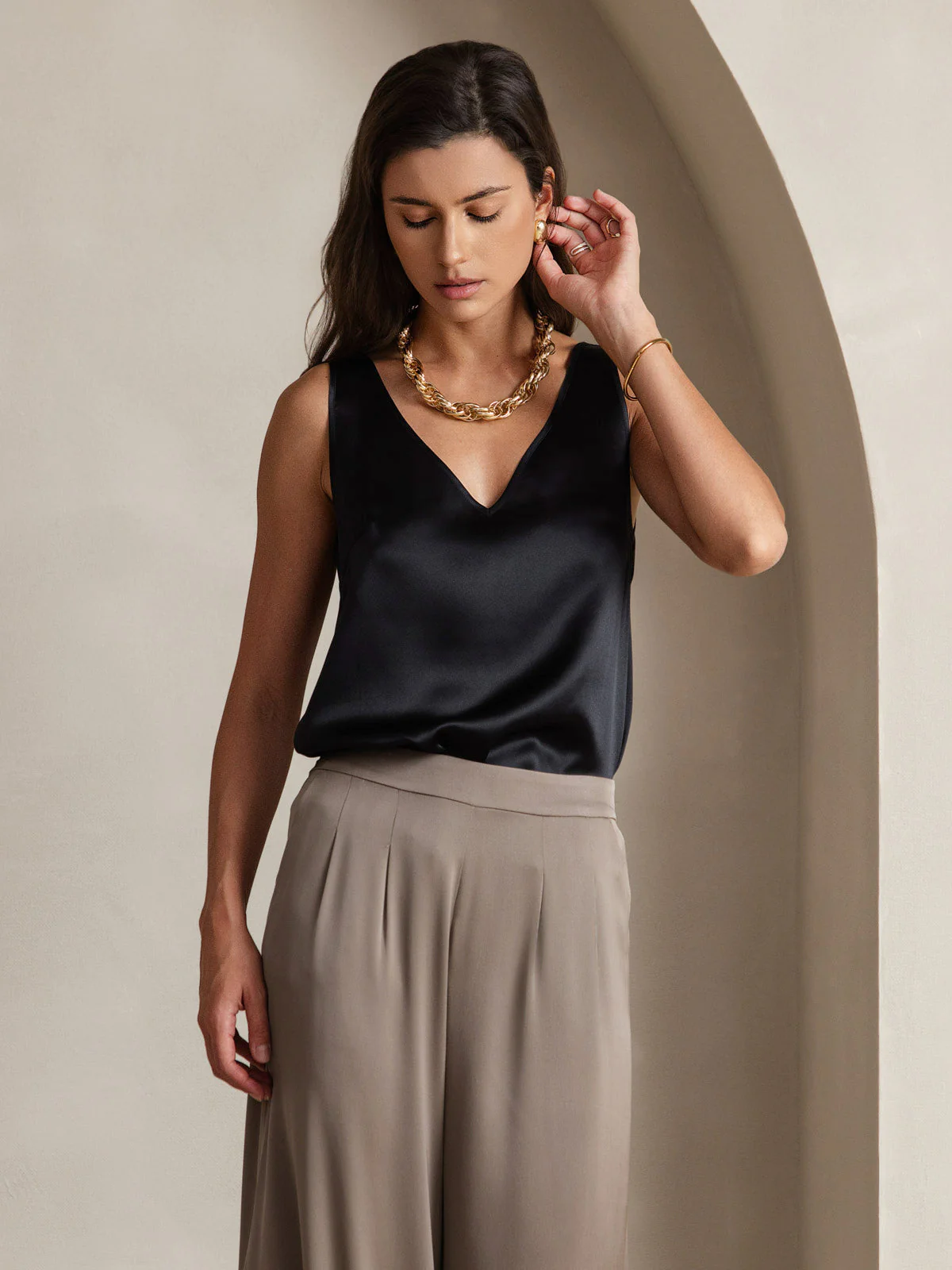 19Momme Silk Sleeveless V Neck Women's Tank Top with V Back Design - Image 11