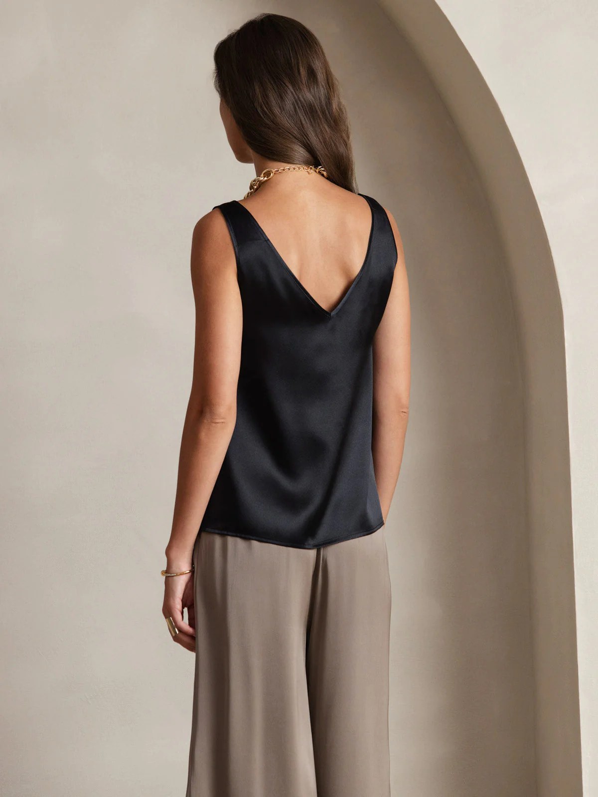 19Momme Silk Sleeveless V Neck Women's Tank Top with V Back Design - Image 12
