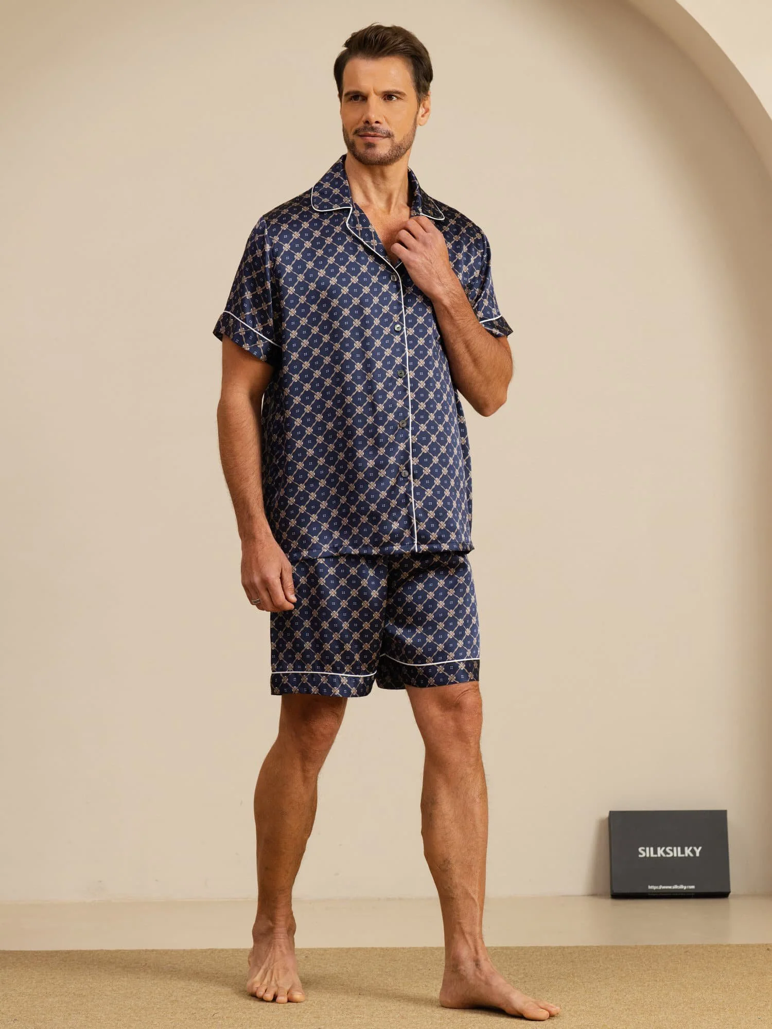 Pure Silk Short Sleeve Notch Collar Men's Chain Print Pajamas Set with Shorts - Image 7