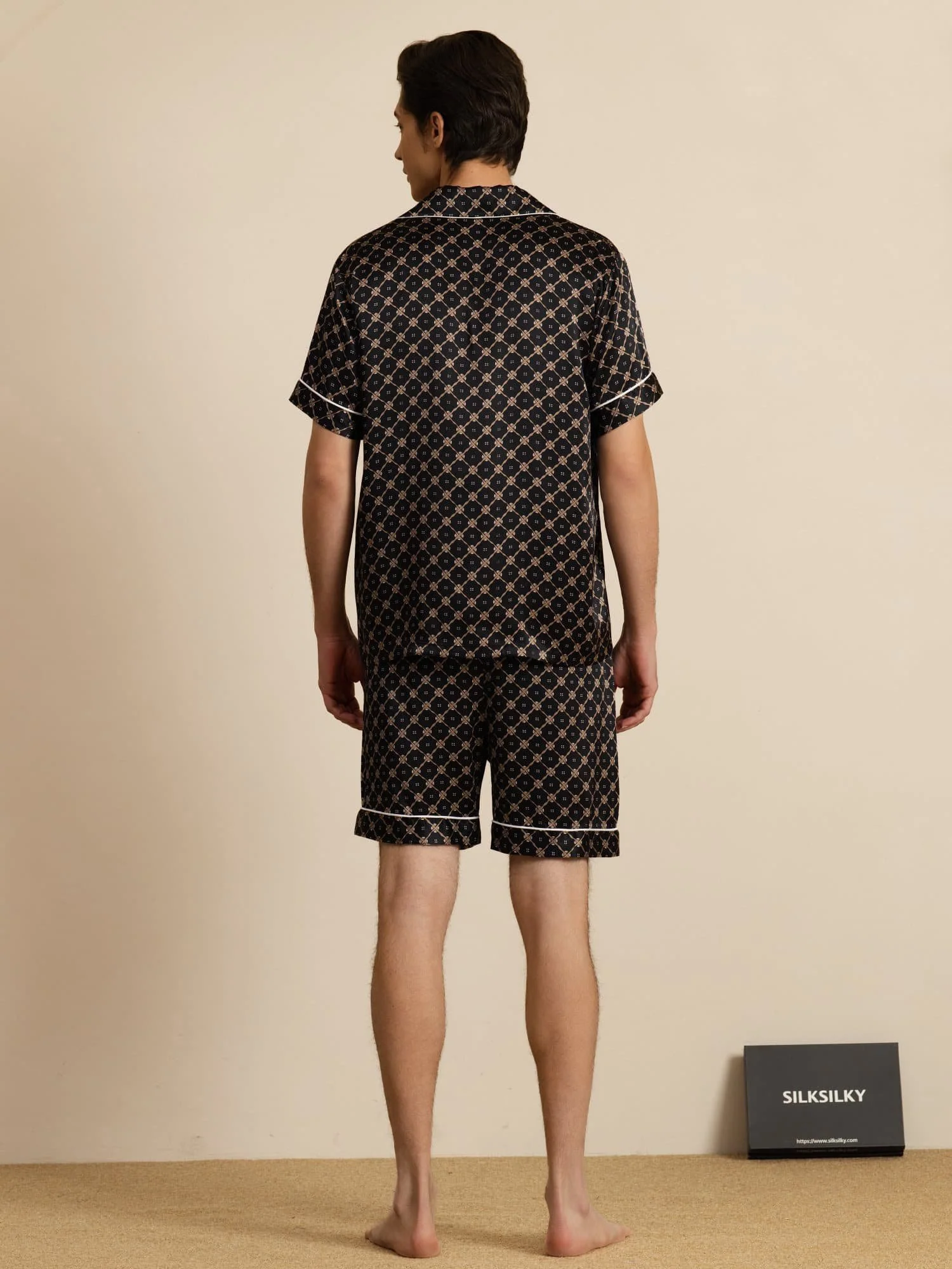 Pure Silk Short Sleeve Notch Collar Men's Chain Print Pajamas Set with Shorts - Image 9