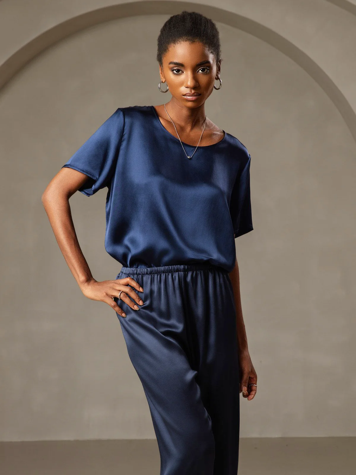 Women's Pure Silk Short Sleeve Round Neck T-Shirt - Image 10