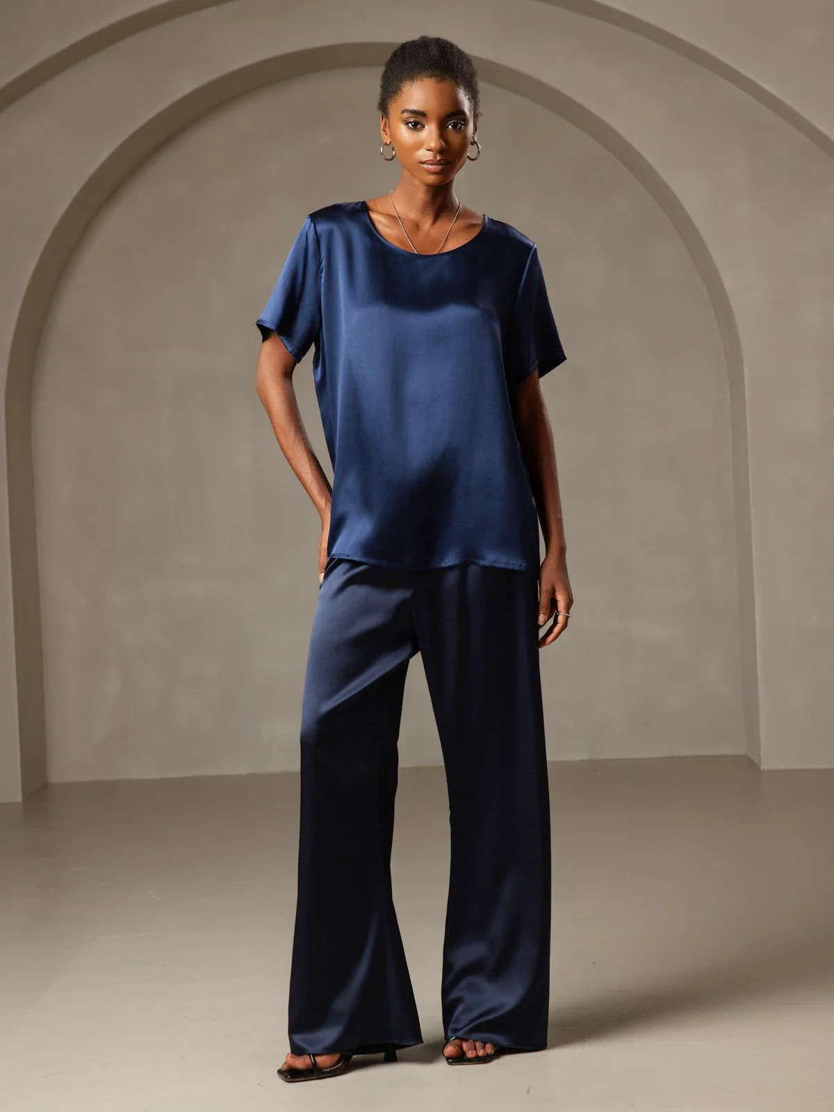 Women's Pure Silk Short Sleeve Round Neck T-Shirt - Image 12