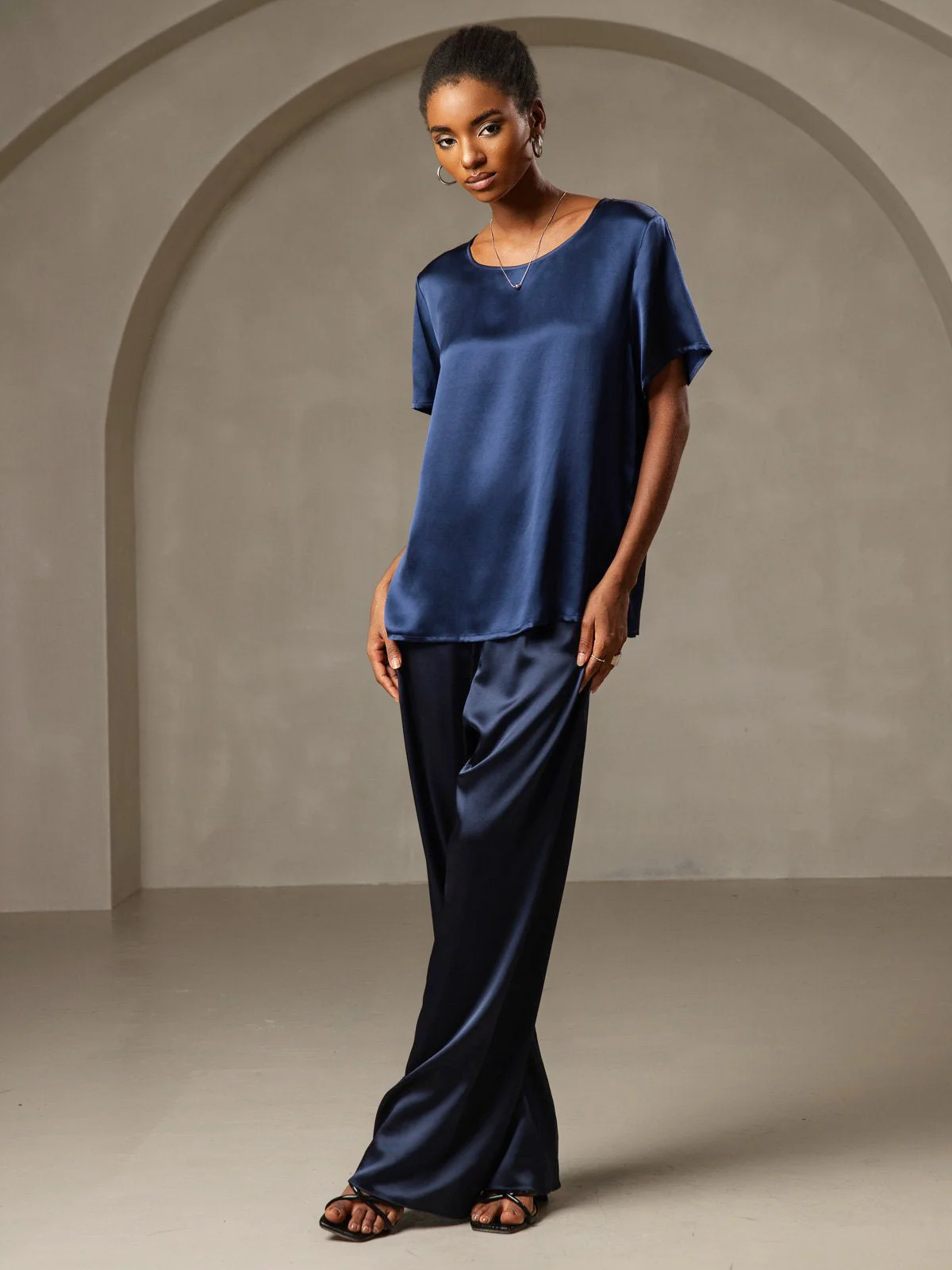 Women's Pure Silk Short Sleeve Round Neck T-Shirt - Image 13