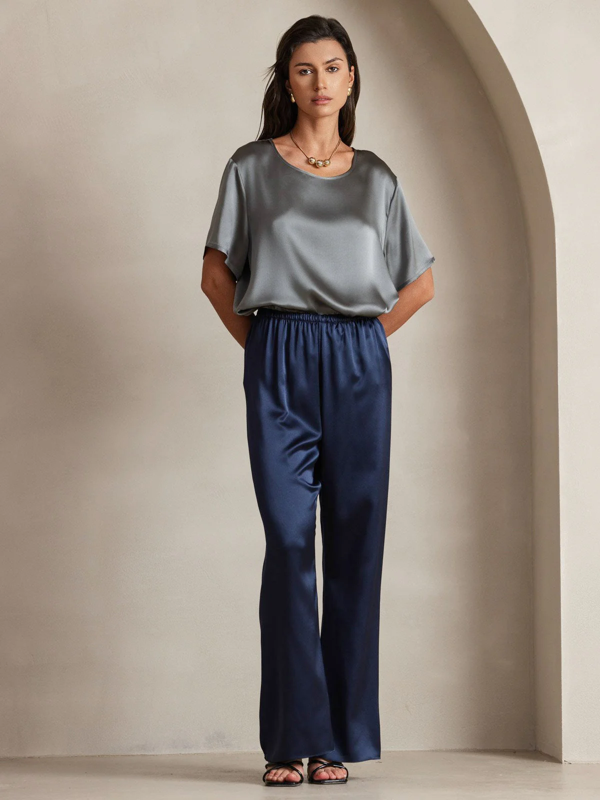 Women's Pure Silk Short Sleeve Round Neck T-Shirt - Image 4