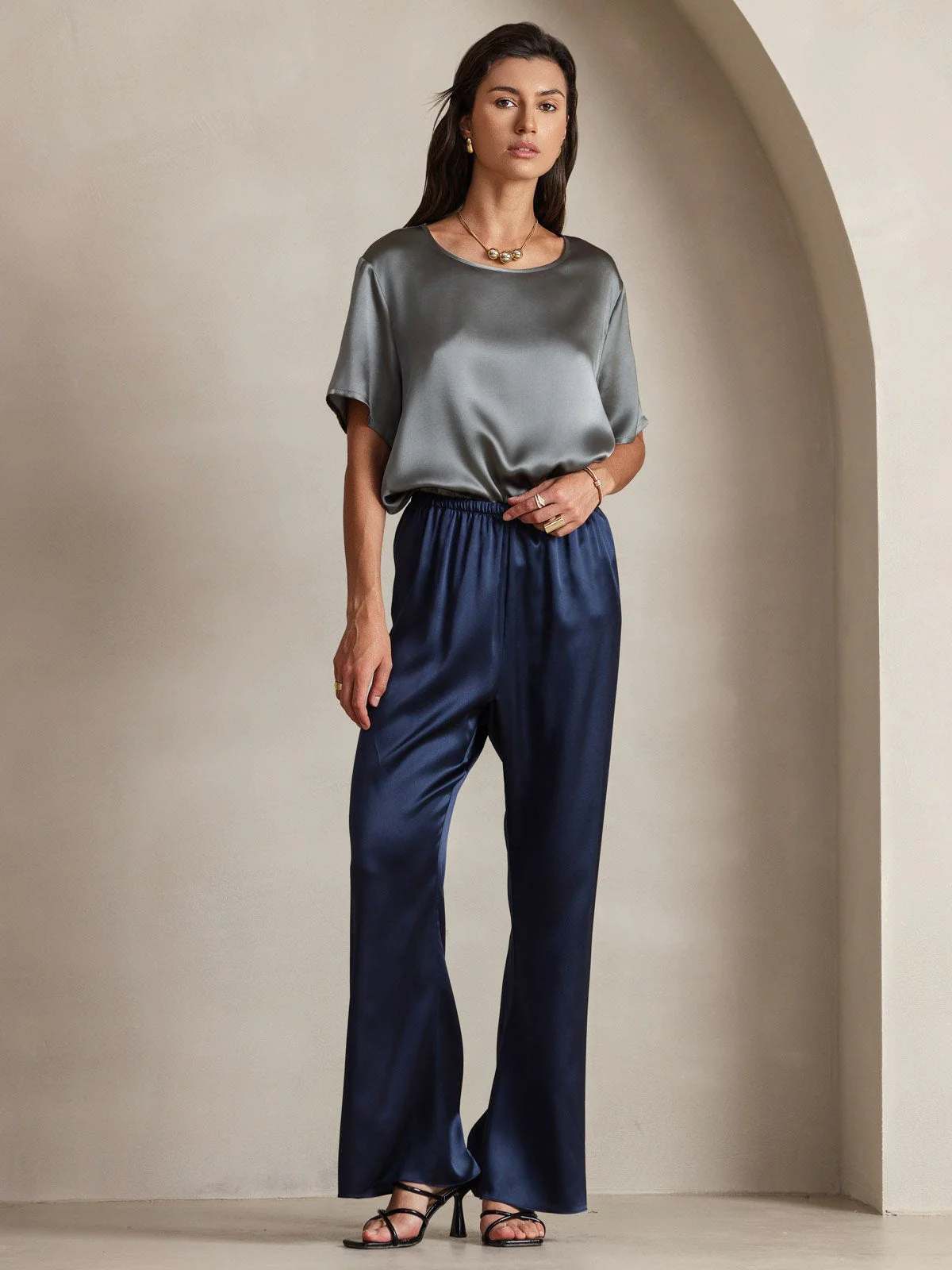 Women's Pure Silk Short Sleeve Round Neck T-Shirt - Image 6