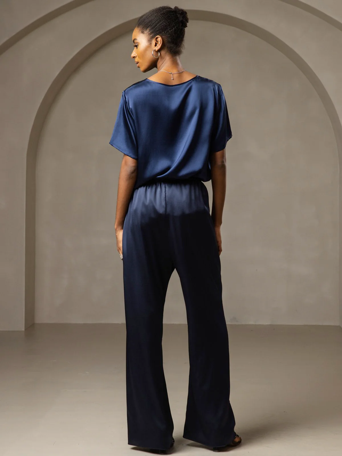 Women's Pure Silk Short Sleeve Round Neck T-Shirt - Image 9