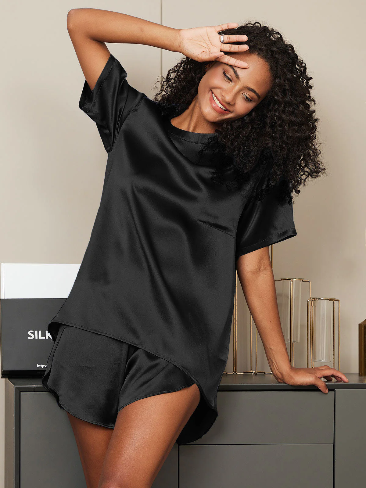 Pure Silk Short Sleeve Round Neck Women's Pajamas Set - Image 17