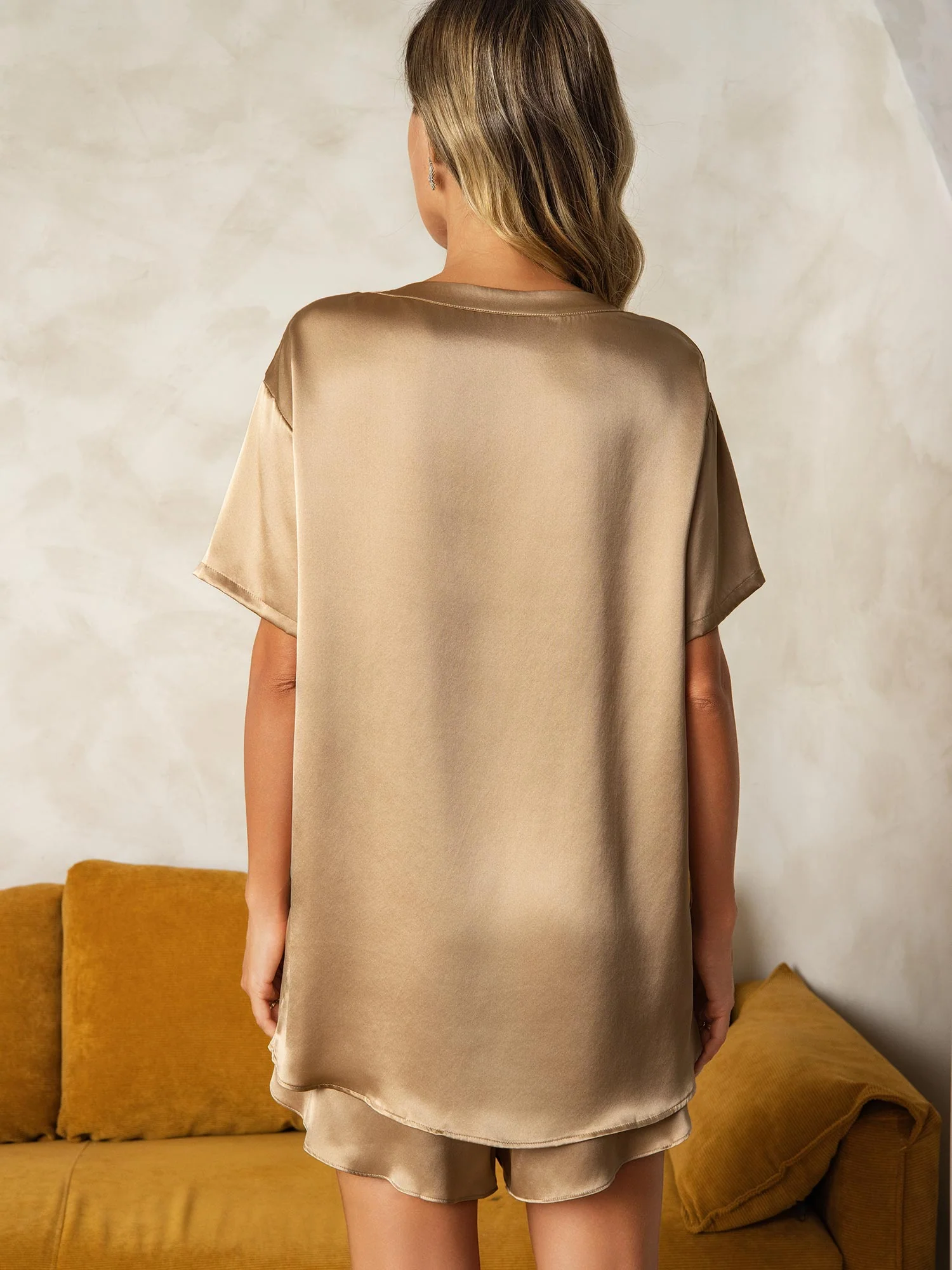 Pure Silk Short Sleeve Round Neck Women's Pajamas Set - Image 36