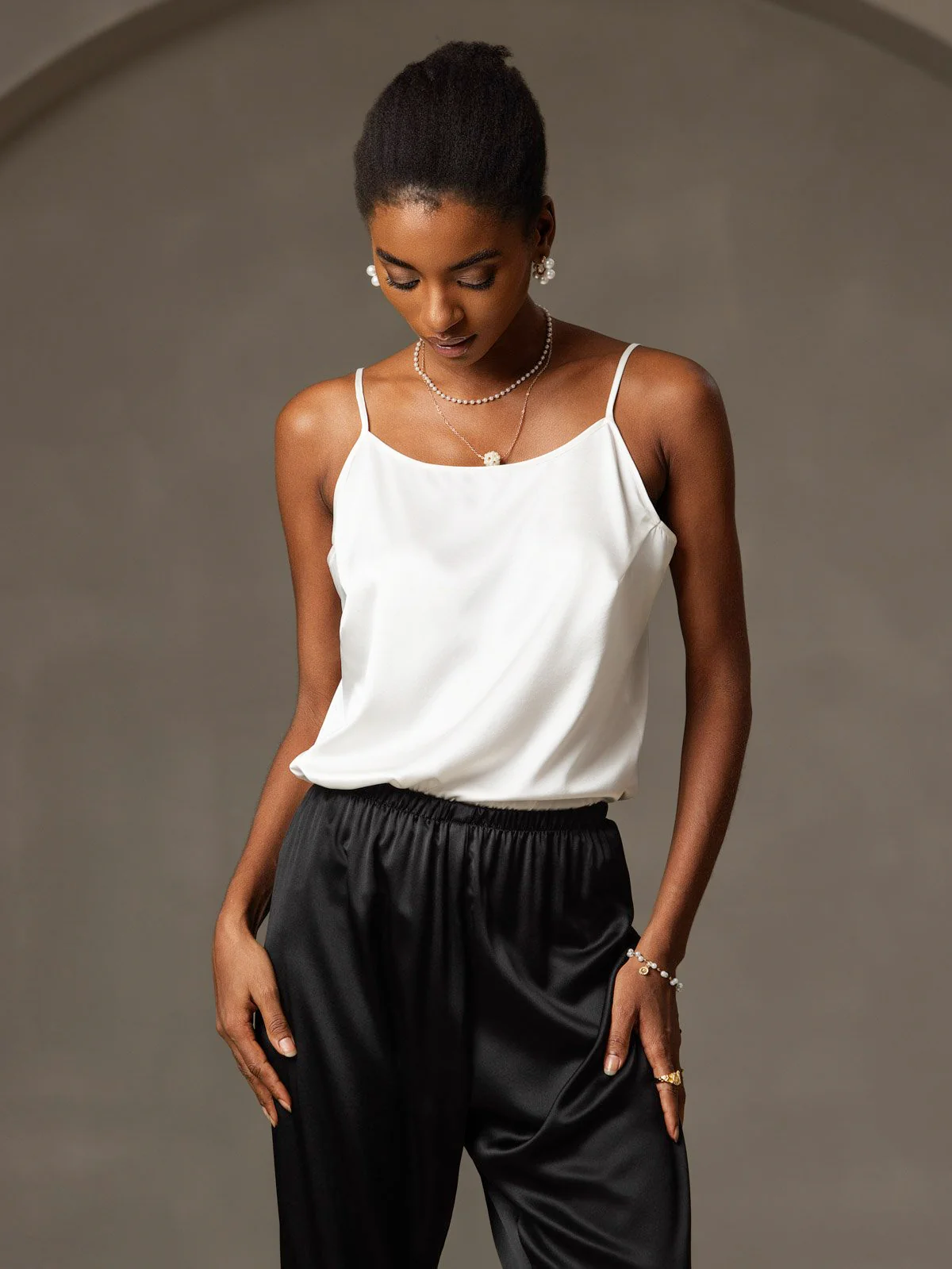 19Momme Silk Spaghetti Strap Round Neck Camisoles - Image 5