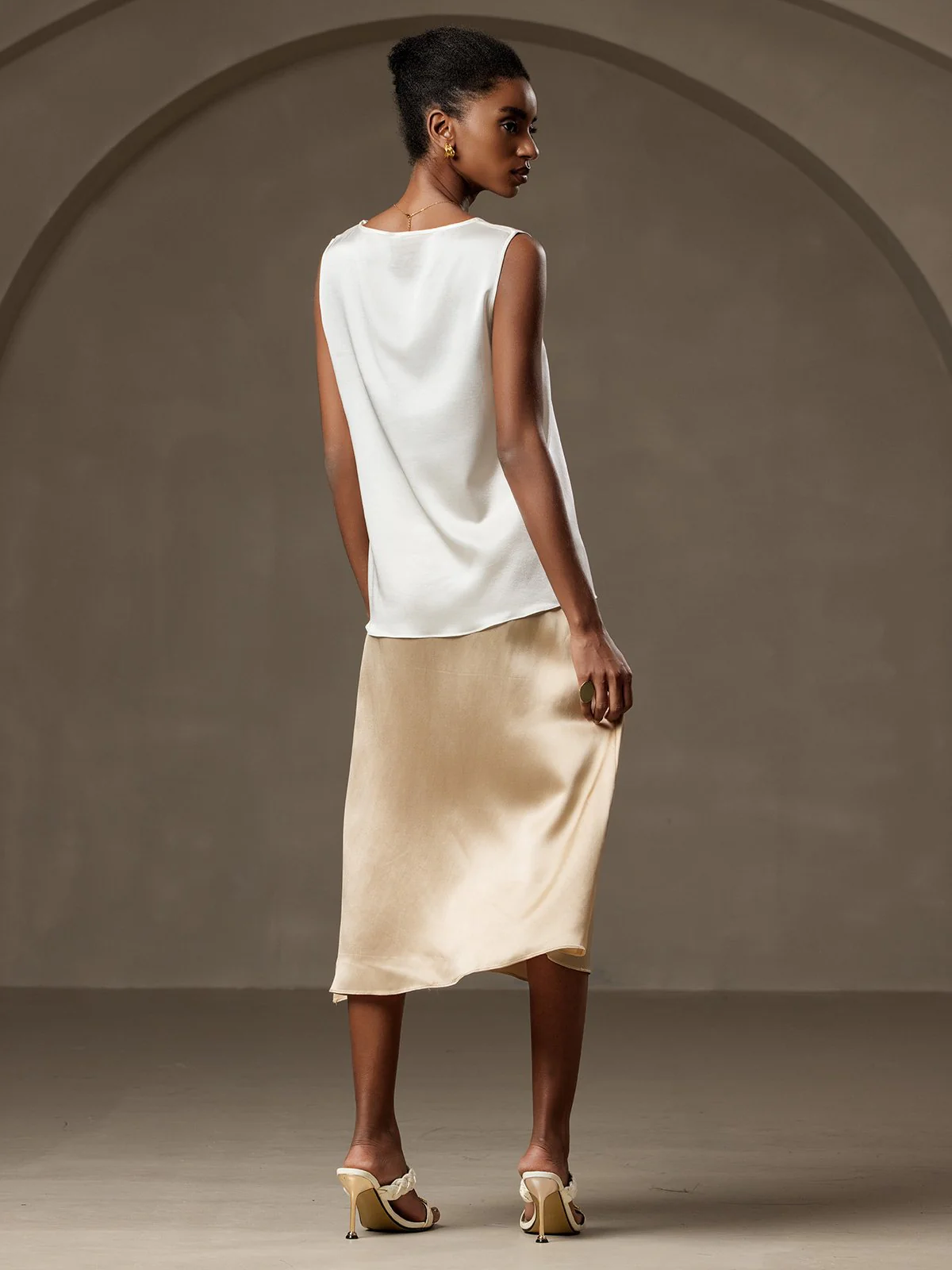 19Momme Silk Sleeveless Round Neck Women's Tank Top - Image 7