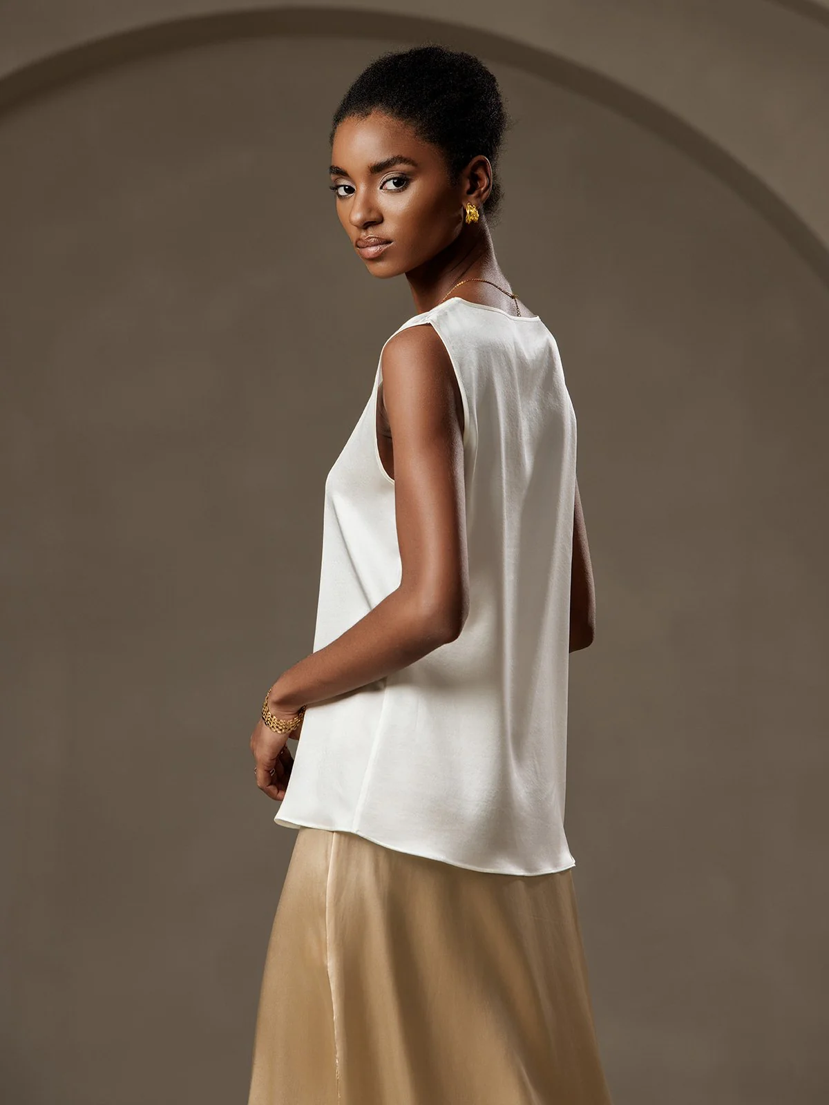 19Momme Silk Sleeveless Round Neck Women's Tank Top - Image 9