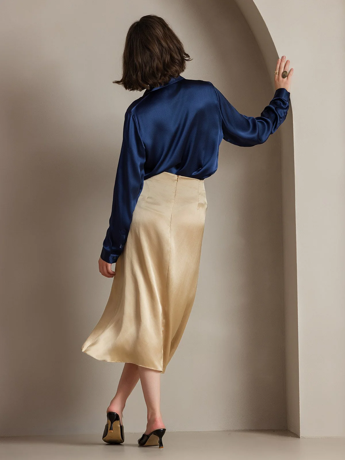 Silk Pleated High Slit Skirt - Image 9
