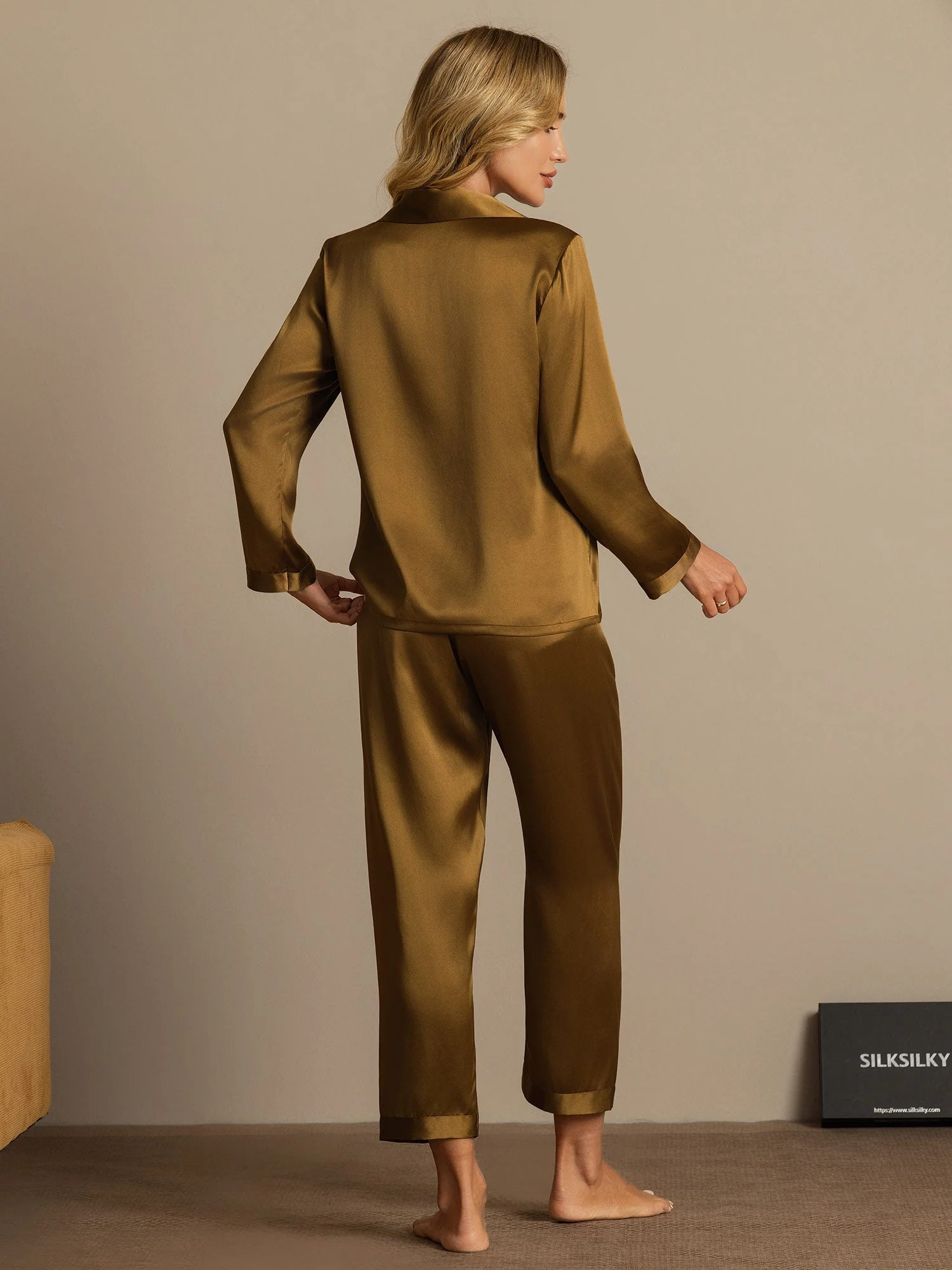 Pure Silk Long Sleeve Women's Pajamas Set - Image 64