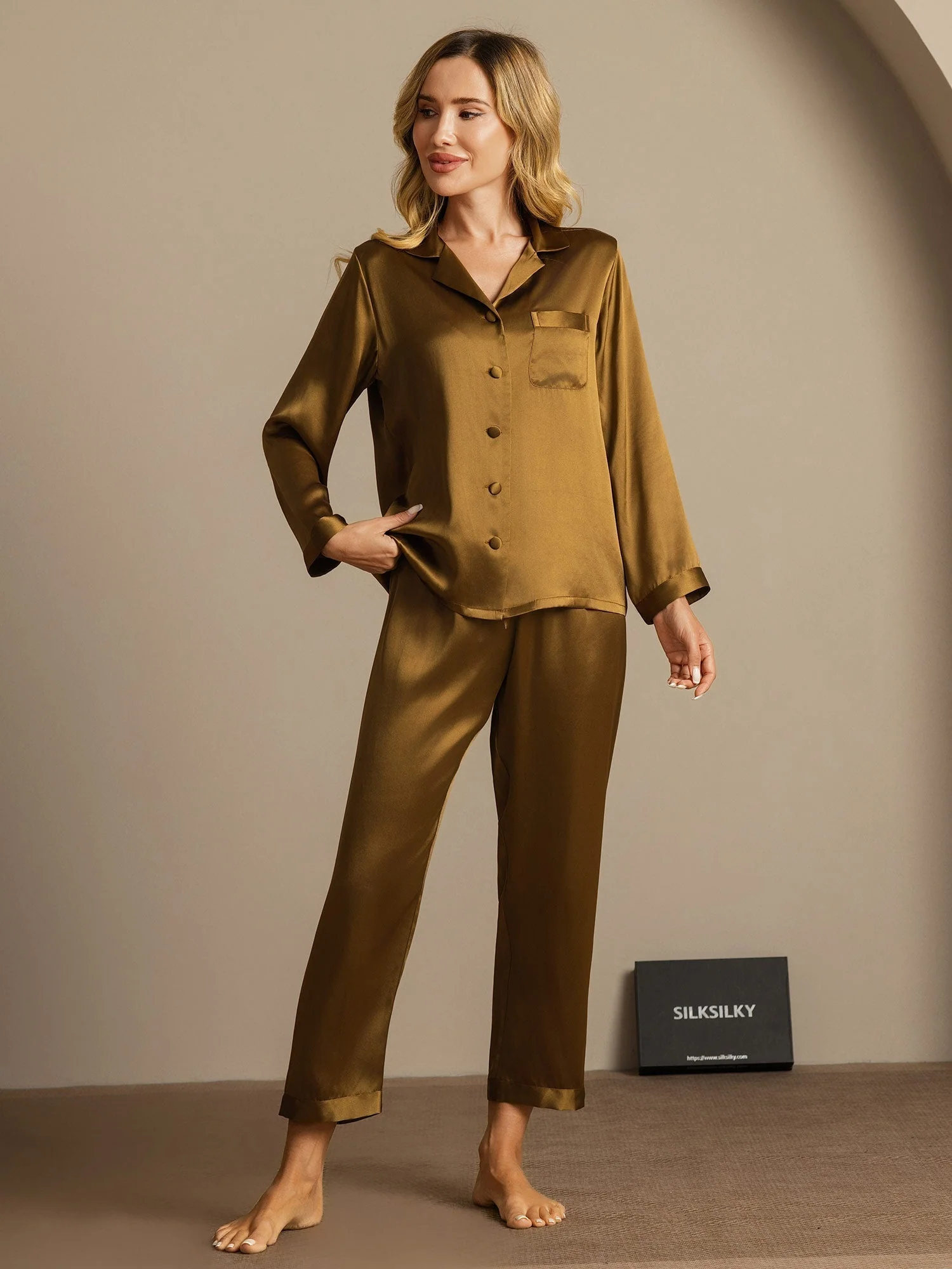 Pure Silk Long Sleeve Women's Pajamas Set - Image 68