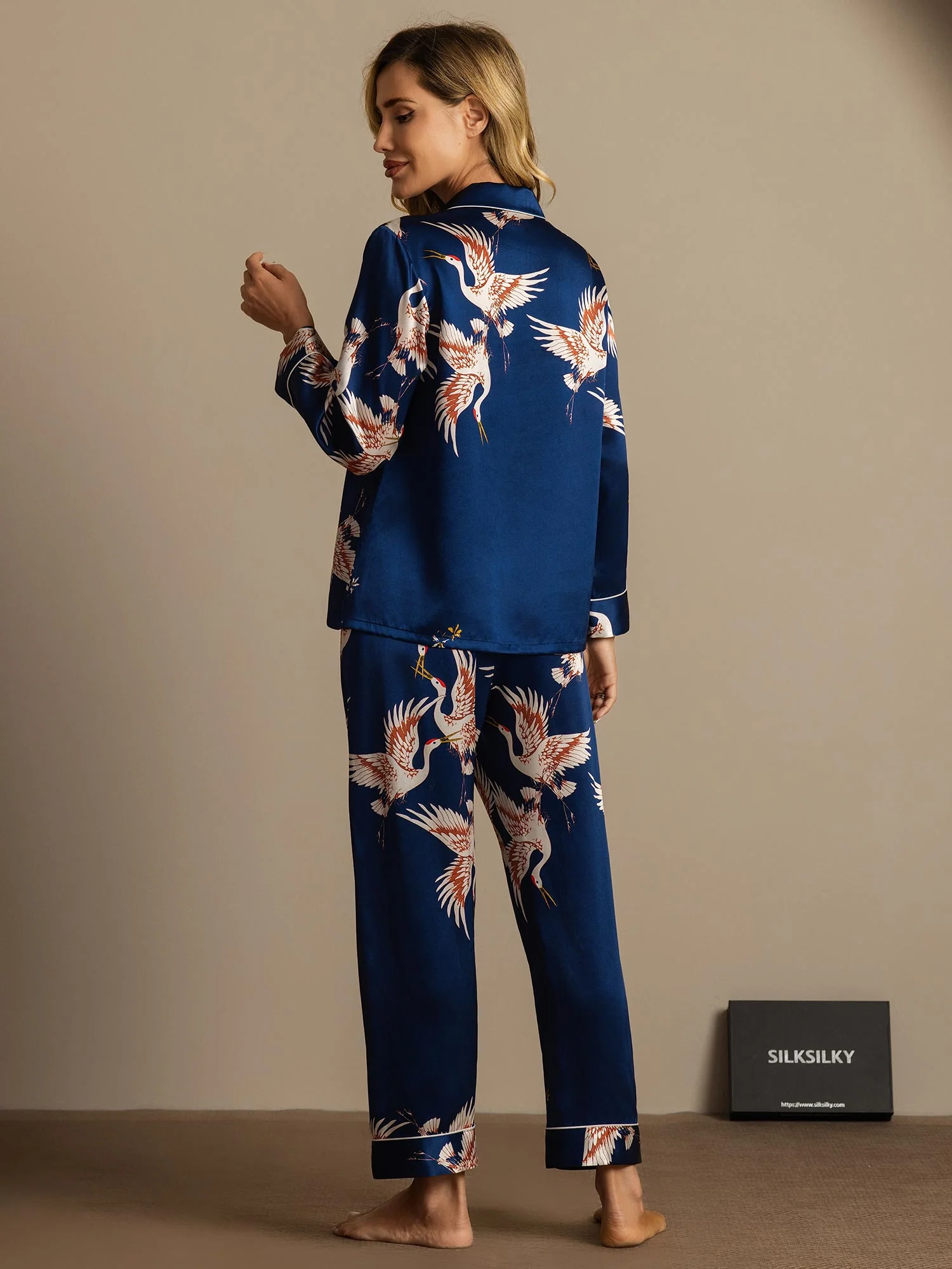 19Momme Pure Silk Crane Print Women's Long Sleeve Notch Collar Pajamas Set - Image 11